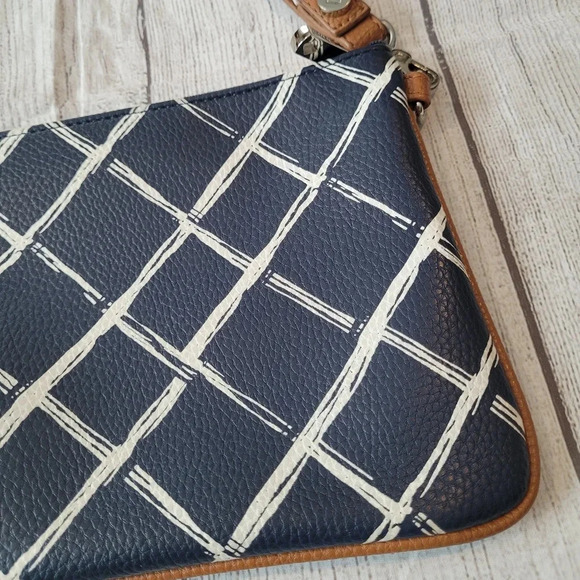 Thirty One *retired print* Navy Blue Dash Of Plaid Pebble Rubie Zip Pouch &Strap - Picture 3 of 8